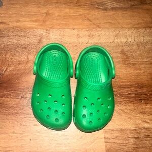 CROCS Kids Green Classic Clog with Heel Strap